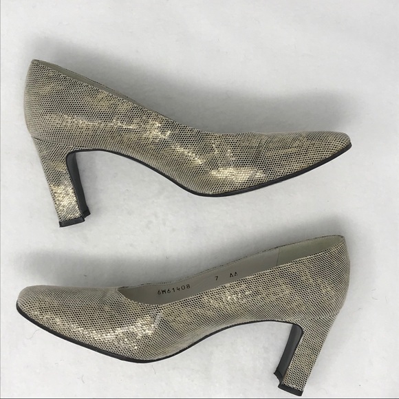 Stuart Weitzman Mid Heel Leather Slip On Pump Size 7 - Picture 2 of 8